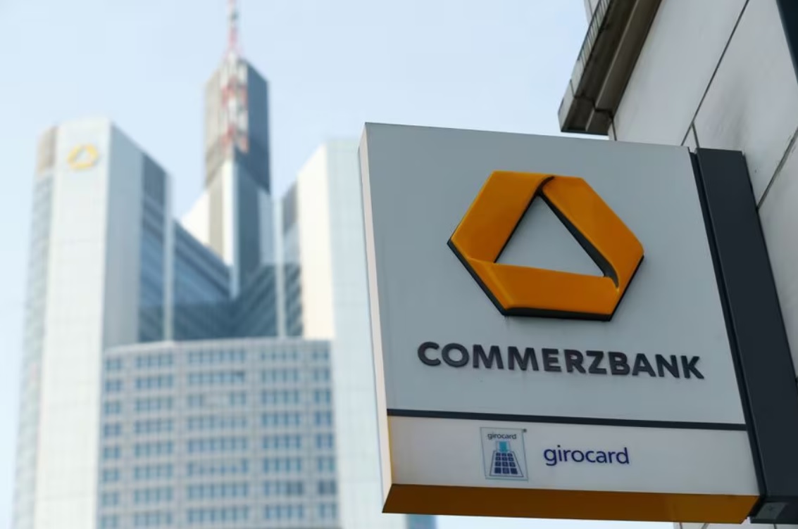Που στοχεύει η Commerzbank με την εξαγορά της Aquila
