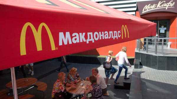 Προσωρινό "λουκέτο" σε 850 καταστήματα στη Ρωσία βάζει η Mc Donald's 
