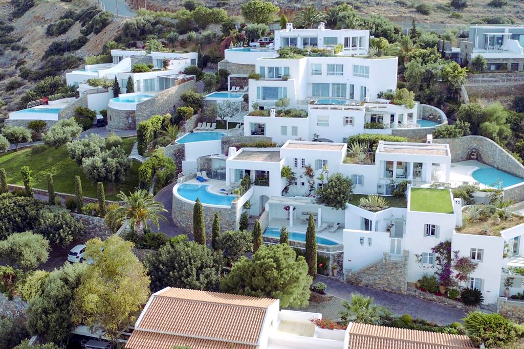 Το "Elounda Gulf Villas" στην Κρήτη απέκτησε η Everty