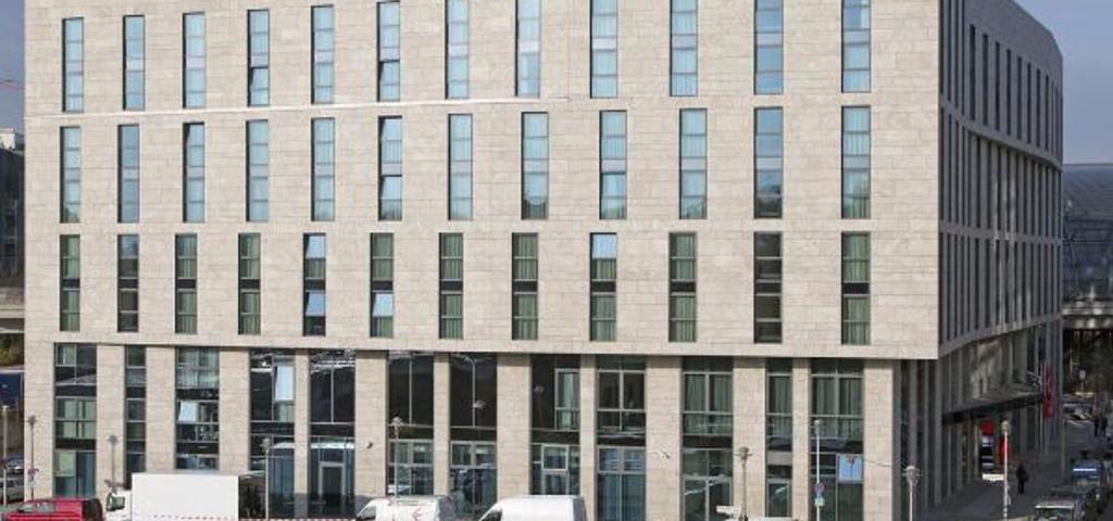 Invesco Real Estate acquires the InterCity Hotel in Berlin Invesco Real Estate acquires the InterCity Hotel in Berlin