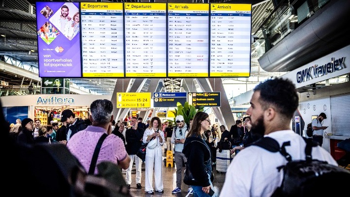 Βλάβη στο σύστημα πληροφορικής έβγαλε "εκτός" αεροδρόμιο και δημόσιο στο Αϊντχόφεν