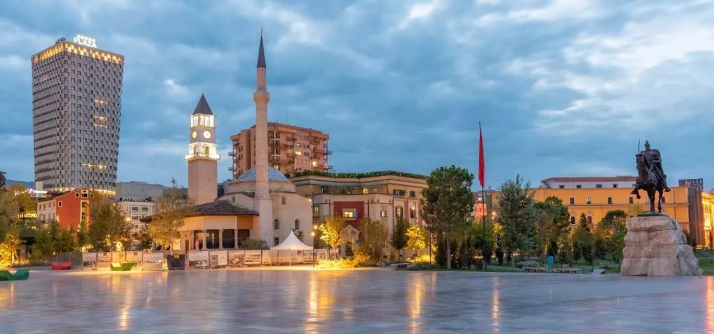 Όλο και λιγότερα ξοδεύουν οι τουρίστες στην Αλβανία Όλο και λιγότερα ξοδεύουν οι τουρίστες στην Αλβανία
