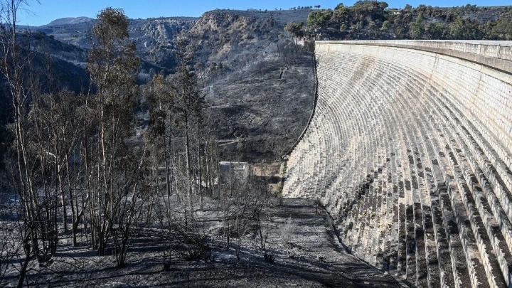 Καθαρίζει ρέματα η Περιφέρεια Αττικής