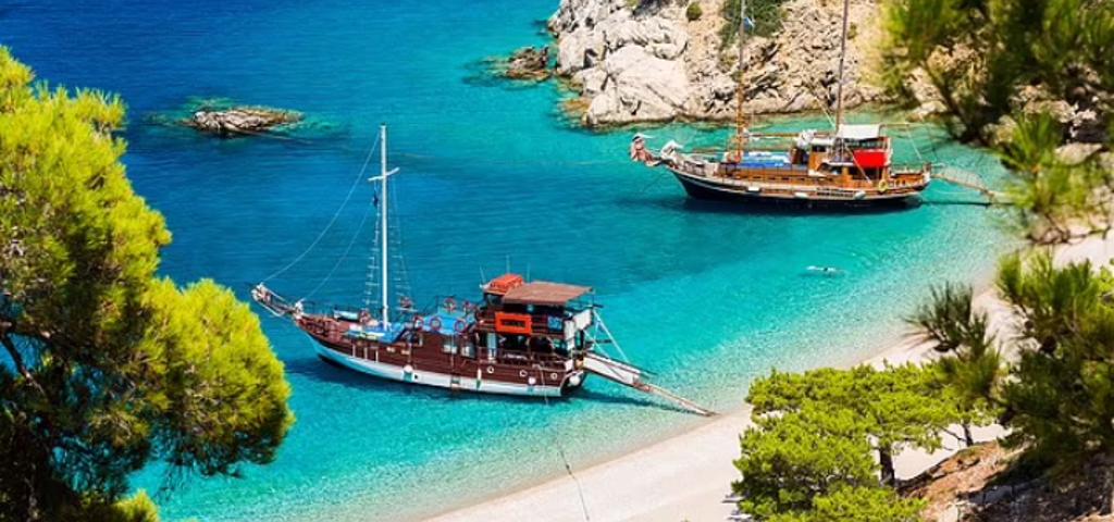 Οι 10 καλύτεροι ελληνικοί προορισμοί χωρίς υπερτουρισμό  Οι 10 καλύτεροι ελληνικοί προορισμοί χωρίς υπερτουρισμό