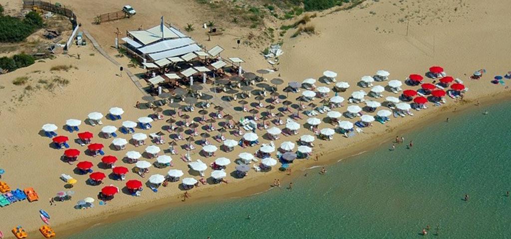 Legal provisions on public access to Greek beaches Legal provisions on public access to Greek beaches