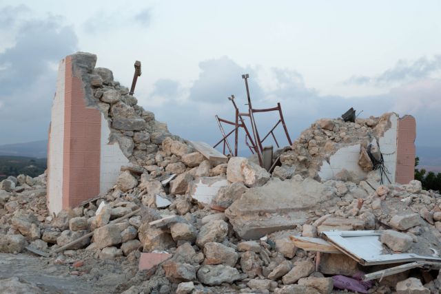 Υπεγράφη η σύμβαση για την επισκευή σεισμόπληκτων εργατικών κατοικιών στο Ληξούρι Υπεγράφη η σύμβαση για την επισκευή σεισμόπληκτων εργατικών κατοικιών στο Ληξούρι