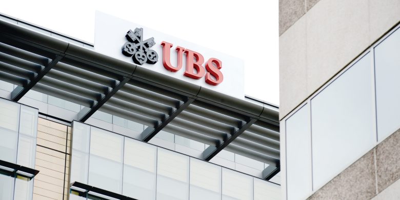 Τον servicer της Credit Suisse πούλησε η UBS