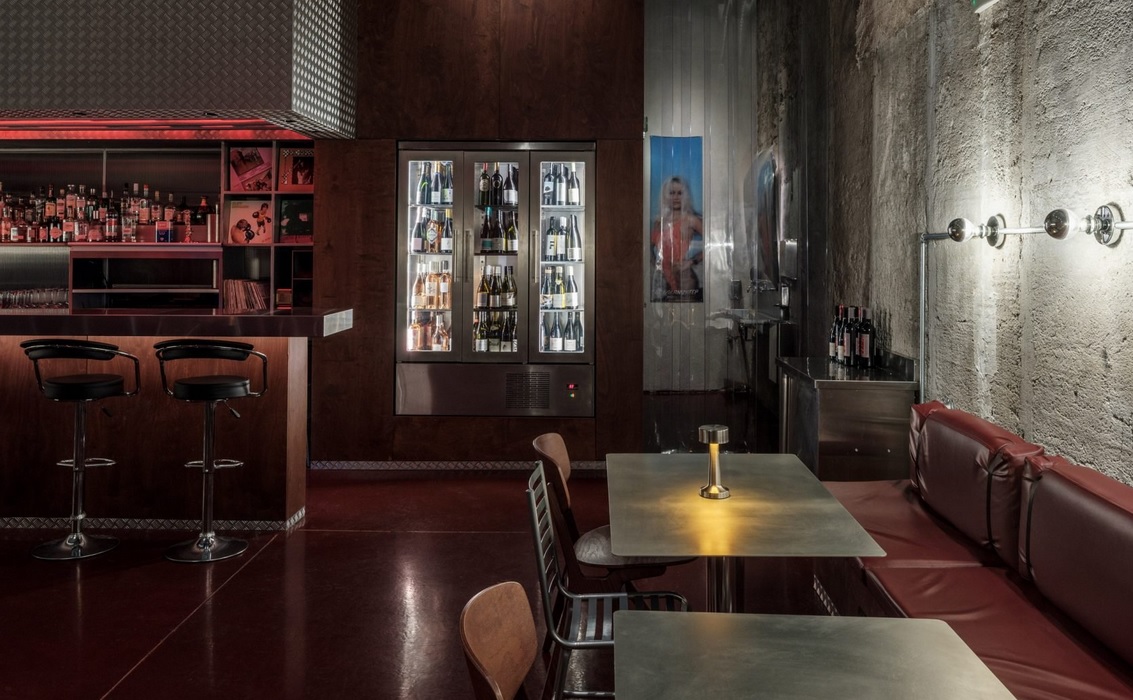 Voulkanizater: Ένα bar που τιμά το βιομηχανικό παρελθόν του