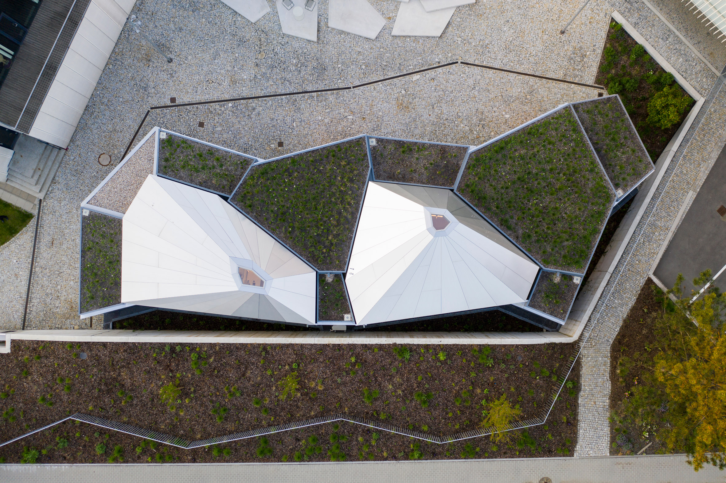 chybik-kristof-koma-modular-aluminium-research-centre-czech-republic-architecture_dezeen_2364_col_1.jpg