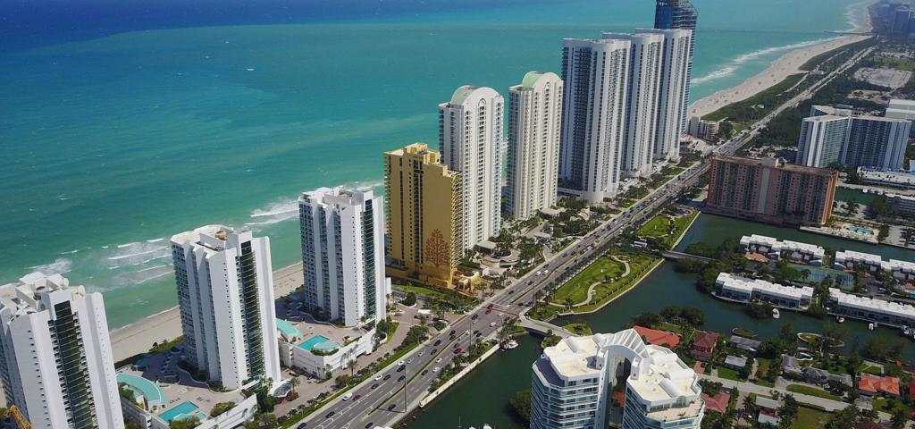 Βυθίζονται οι ουρανοξύστες σε παραθαλάσσιες περιοχές Βυθίζονται οι ουρανοξύστες σε παραθαλάσσιες περιοχές