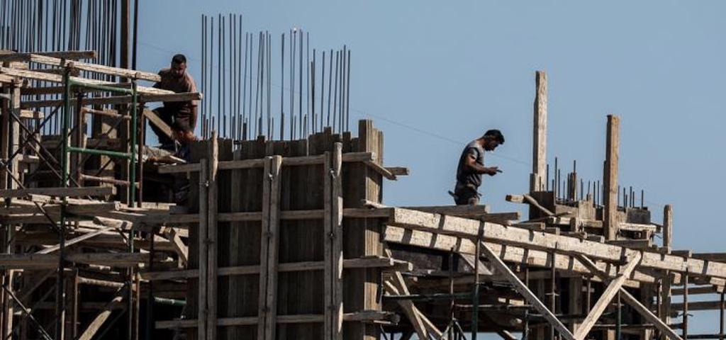 Total building activity in Greece modestly lower in May 2022
