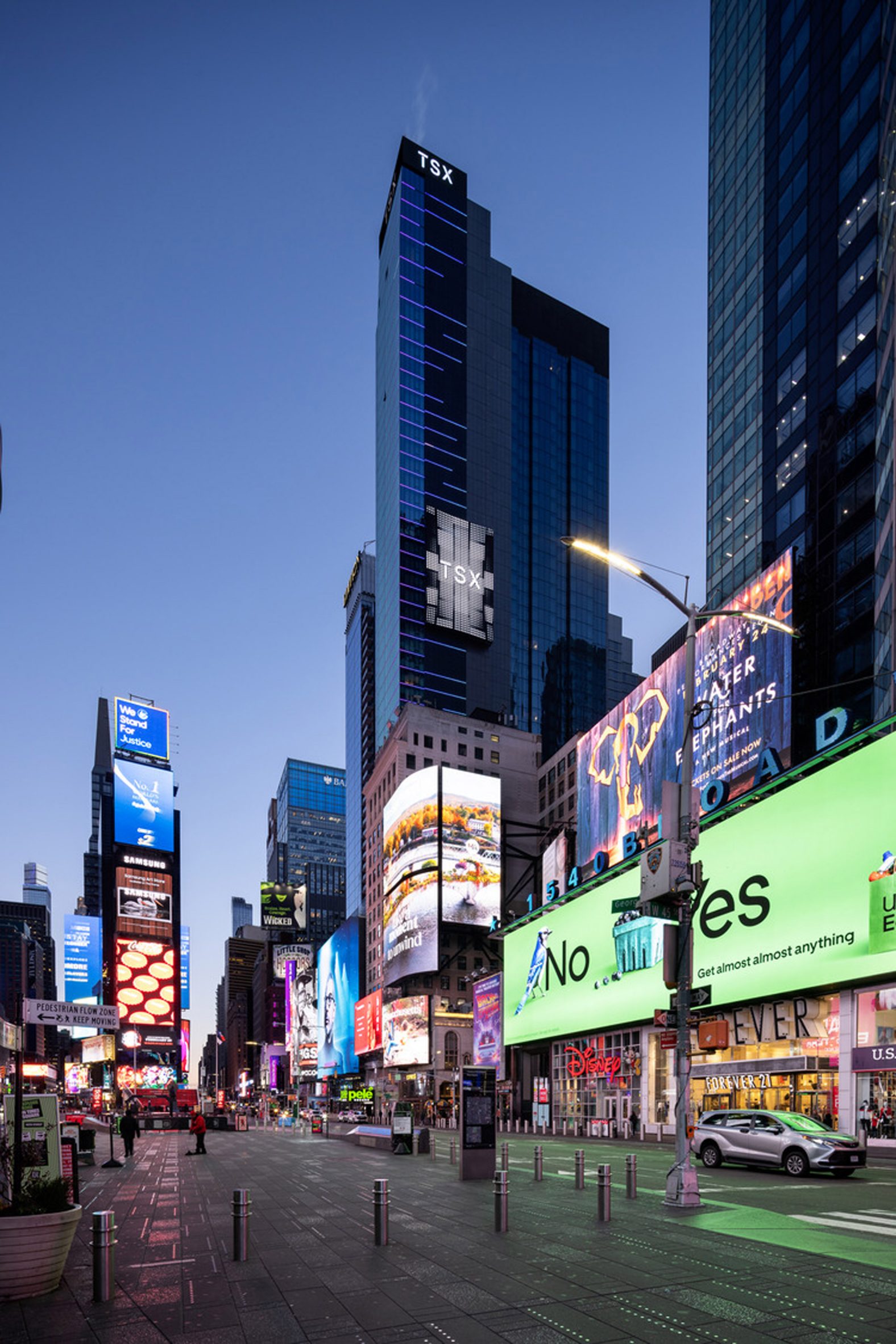 tsx-stage-times-square-new-york_dezeen_2364_col_5-scaled.jpg